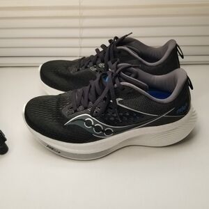 New Women's Lace Up Black Size 7.5 Wide Saucony  Ride 17 Running Shoe.Never Worn